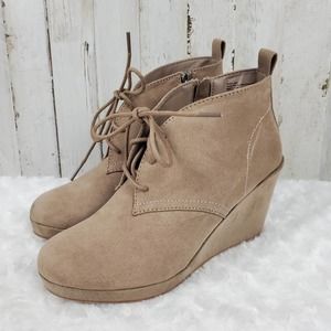 DV Terri Wedge Booties Taupe Size 7